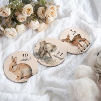 Карточки по месяцам для фотосессии малышей с дизайном "Животные", дерево